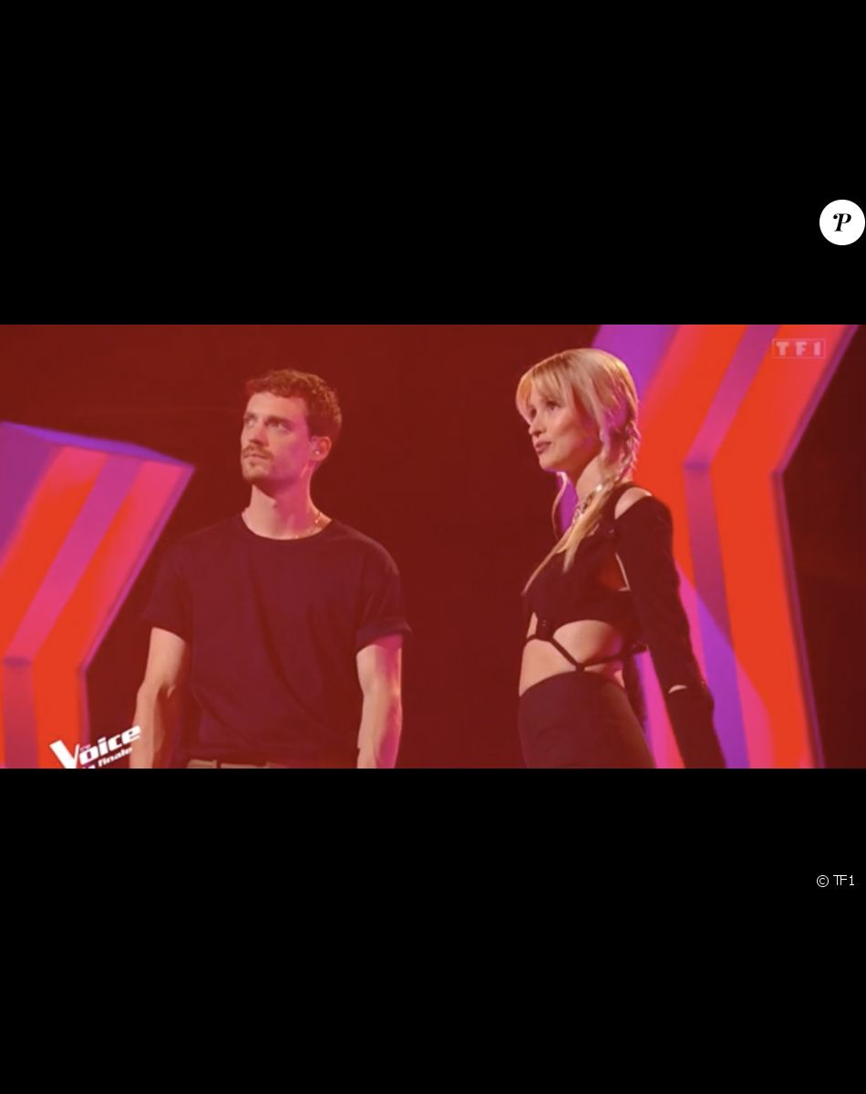 Vike (équipe d'Amel Bent) chante avec Angèle lors de la finale de "The Voice" - Émission du 21 mai 2022, TF1