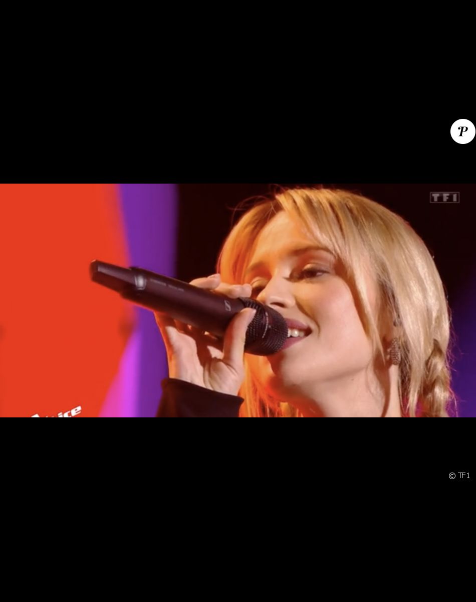 Vike (équipe d'Amel Bent) chante avec Angèle lors de la finale de "The Voice" - Émission du 21 mai 2022, TF1