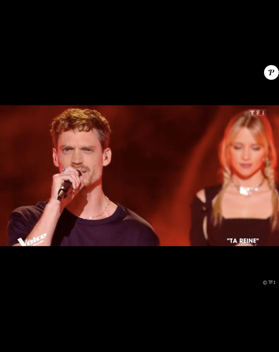 Vike (équipe d'Amel Bent) chante avec Angèle lors de la finale de "The Voice" - Émission du 21 mai 2022, TF1