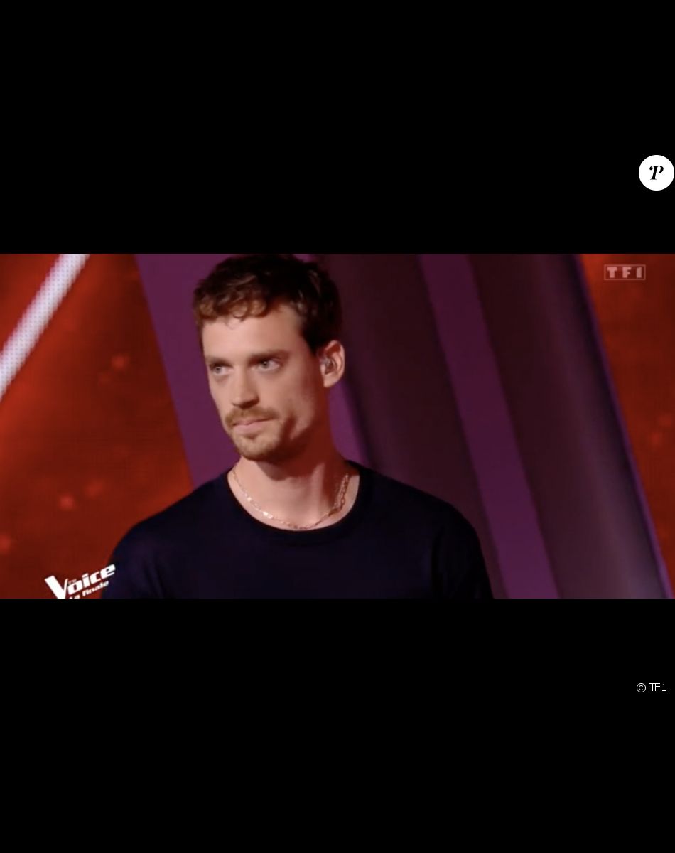 Vike (équipe d'Amel Bent) chante avec Angèle lors de la finale de "The Voice" - Émission du 21 mai 2022, TF1