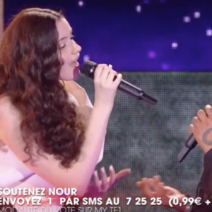Nour (équipe de Florent Pagny) chante avec Slimane lors de la finale de "The Voice" - Émission du 21 mai 2022, TF1