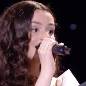 Nour (équipe de Florent Pagny) chante avec Slimane lors de la finale de "The Voice" - Émission du 21 mai 2022, TF1