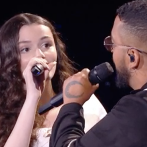 Nour (équipe de Florent Pagny) chante avec Slimane lors de la finale de "The Voice" - Émission du 21 mai 2022, TF1