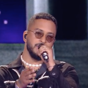 Nour (équipe de Florent Pagny) chante avec Slimane lors de la finale de "The Voice" - Émission du 21 mai 2022, TF1