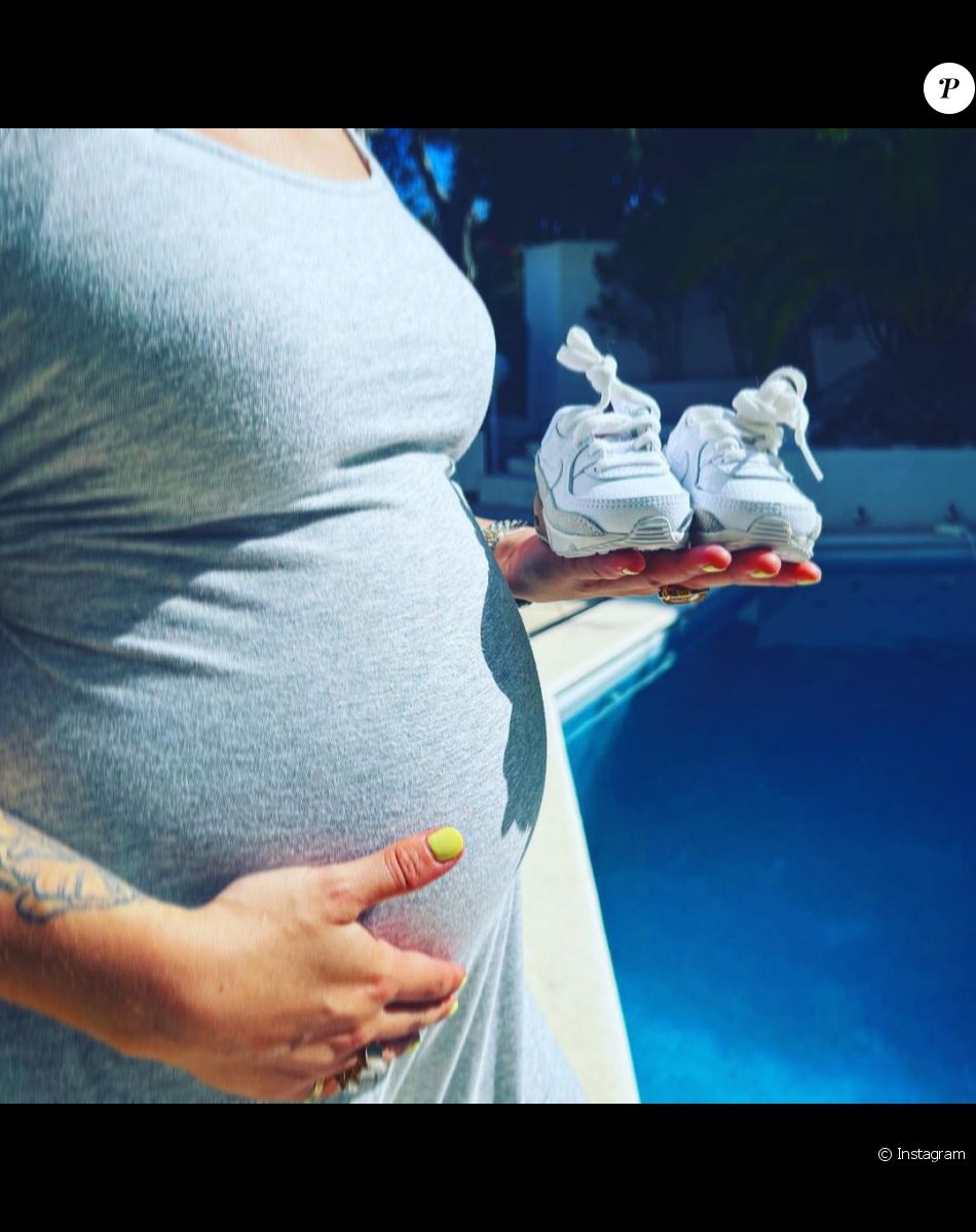 Camille Lellouche enceinte : elle dévoile son baby bump sur Instagram, le 17 mai 2022