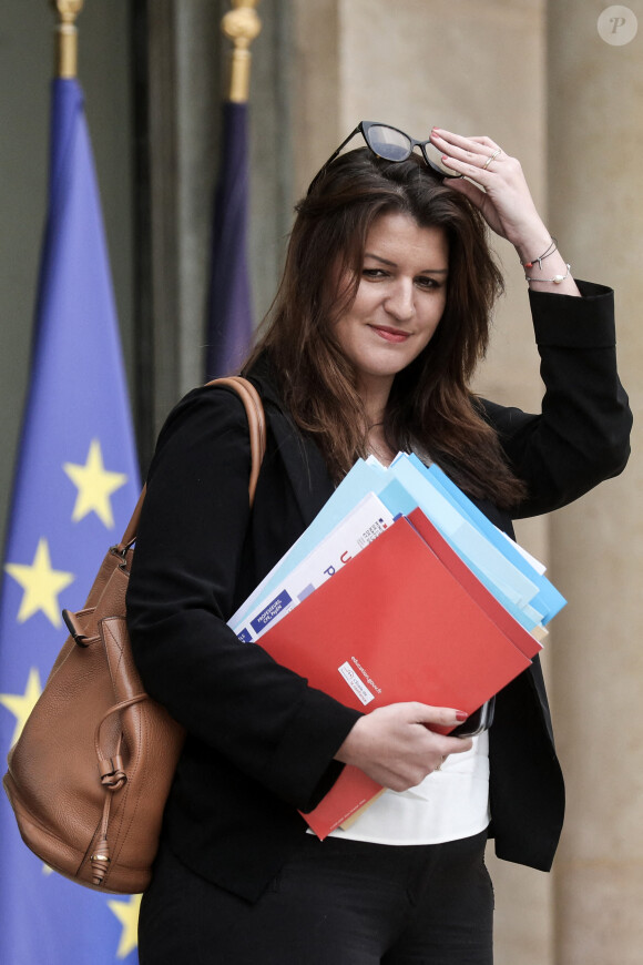 Marlène Schiappa, ministre déléguée auprès du ministre de l'Intérieur, chargée de la Citoyenneté à la sortie du conseil des ministres, au palais de l'Elysée, Paris, France, le 16 mars 2022. © Stéphane Lemouton/Bestimage