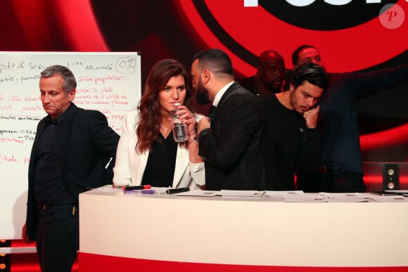 Exclusif - Le "grand débat national" s'est invité sur le plateau de l'émission Balance ton post! , présenté par l'animateur Cyril Hanouna sur C8 vendredi soir 25 janvier 2019 . La secrétaire d'État à l'égalité entre les femmes et les hommes, Marlène Schiappa, était présente en tant que co-animatrice afin d'en ressortir avec des propositions concrètes. © Sebastien Valiela / Bestimage