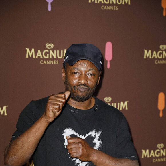 DJ Mc Solaar au photocall de la soirée "Magnum" lors du 75ème Festival International du Film de Cannes le 19 mai 2022. 