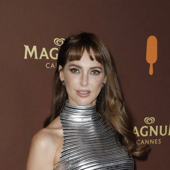 Frederique Bel au photocall de la soirée "Magnum" lors du 75ème Festival International du Film de Cannes le 19 mai 2022. 