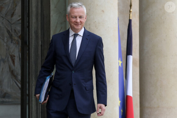 Le ministre de l'Economie et des Finances, Bruno Le Maire à la sortie du conseil des ministres, au palais de l'Elysée, à Paris, France, le 28 avril 2022. © Stéphane Lemouton/Bestimage 