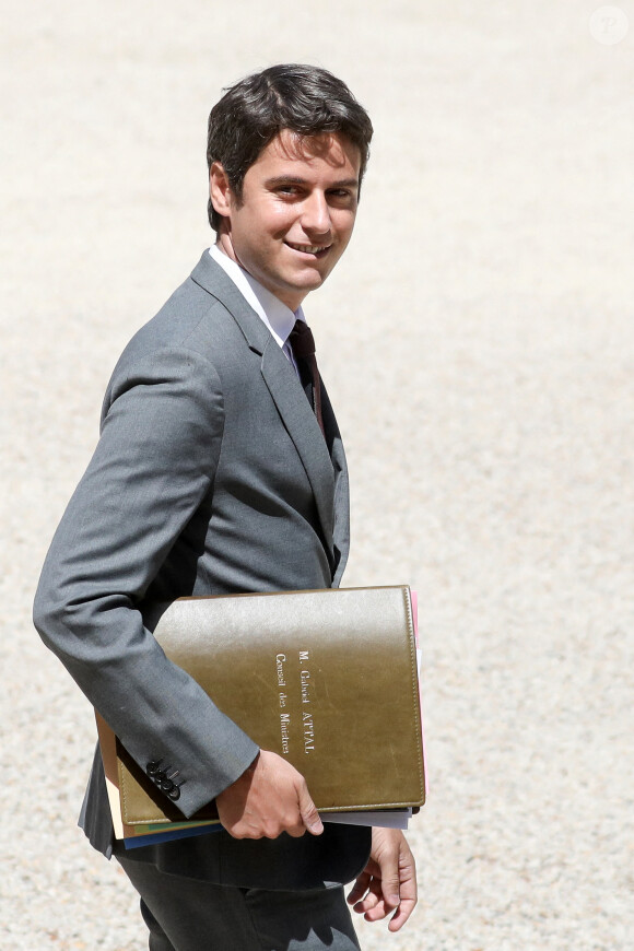Gabriel Attal, Porte-parole du Gouvernement à la sortie du dernier conseil des ministres, au palais de l'Elysée, Paris, le 11 mai 2022. © Stéphane Lemouton / Bestimage 