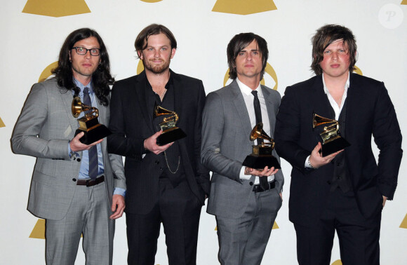 Les Kings of Leon, habillés en Burberry, gagnants  lors des Grammy Awards le 31 janvier 2010
