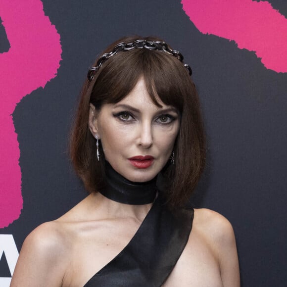 Frédérique Bel (habillée en Jitrois)- Photocall de la soirée des 40 ans du bijoutier "APM Monaco" à la plage La Môme lors du 75ème Festival International du Film de Cannes le 21 mai 2022. © Jack Tribeca / Bestimage 