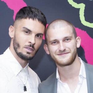 Baptiste Giabiconi, Louis Prette - Photocall de la soirée des 40 ans du bijoutier "APM Monaco" à la plage La Môme lors du 75ème Festival International du Film de Cannes le 21 mai 2022. © Jack Tribeca / Bestimage 