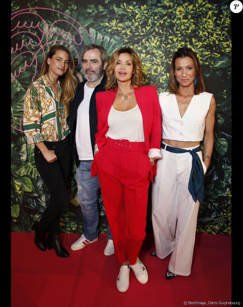 Exclusif - Solène Hébert, Jennifer Lauret, Ingrid Chauvin et Arnaud Henriet lors d'une séance photo pour la série "Demain nous appartient" lors de la 5ème saison du festival International des Séries "Canneseries" à Cannes, France, le 2 avril 2022. © Denis Guignebourg/Bestimage