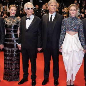 Léa Seydoux, David Cronenberg, Viggo Mortensen, Kristen Stewart - Montée des marches du film " Les crimes du futur " lors du 75ème Festival International du Film de Cannes. Le 23 mai 2022 © Olivier Borde / Bestimage 