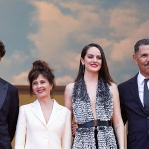 Anne-Dominique Toussaint, Louis Garrel, Anouk Grinberg, Noémie Merlant, Roschdy Zem, Jean-Claude Pautot - Montée des marches du film " L'Innocent " lors du 75ème Festival International du Film de Cannes. Le 24 mai 2022 © Cyril Moreau / Bestimage 