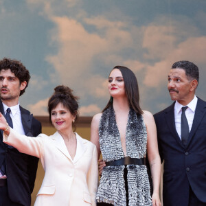 Anne-Dominique Toussaint, Louis Garrel, Anouk Grinberg, Noémie Merlant, Roschdy Zem, Jean-Claude Pautot - Montée des marches du film " L'Innocent " lors du 75ème Festival International du Film de Cannes. Le 24 mai 2022 © Cyril Moreau / Bestimage 