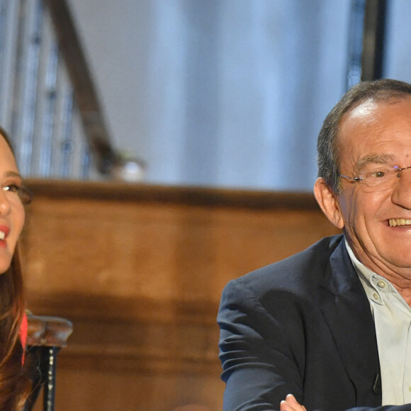 Jean-Pierre Pernaut et sa femme Nathalie Marquay - Jean-Pierre Pernaut et sa femme Nathalie Marquay lors de l'enregistrement de l'émission "Animaux Stars" le 23 novembre 2021, qui sera diffusée le 5 février 2022 sur la chaine Animaux. © Veeren/Bestimage