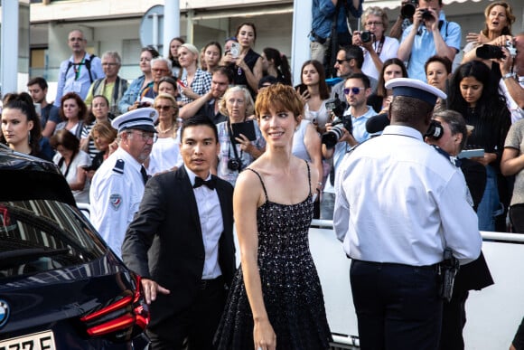 Exclusif - Rebecca Hall à la montée des marches du film "Elvis" lors du 75ème Festival International du Film de Cannes, le 25 mai 2022.