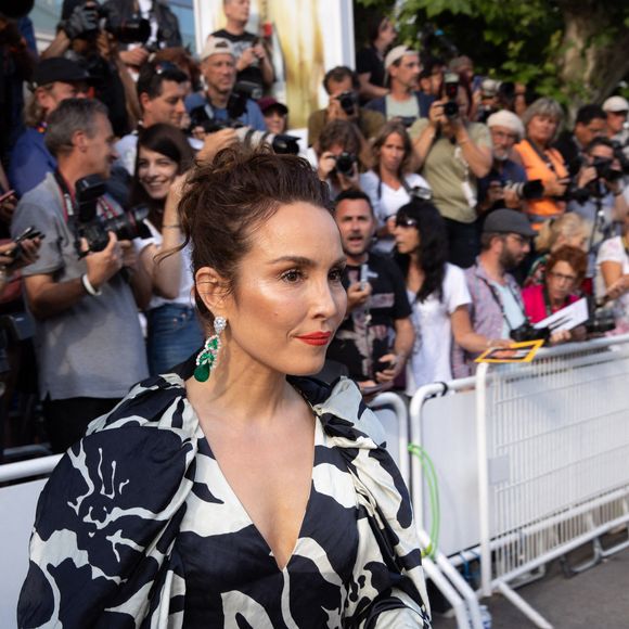 Exclusif - Noomi Rapace à la montée des marches du film "Elvis" lors du 75ème Festival International du Film de Cannes, le 25 mai 2022. 