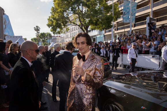 Exclusif - Damiano David du groupe Maneskin à la montée des marches du film "Elvis" lors du 75ème Festival International du Film de Cannes, le 25 mai 2022.