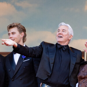 Olivia DeJonge, Steve Binder, Tom Hanks, Austin Butler, Baz Luhrmann, Priscilla Presley, Alton Mason (Bijoux Messika), Natasha Bassett, Patrick McCormick - Montée des marches du film " Elvis " lors du 75ème Festival International du Film de Cannes. Le 25 mai 2022 © Olivier Borde / Bestimage 