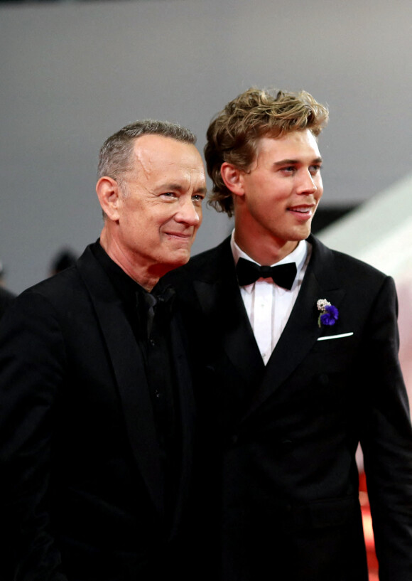 Tom Hanks et Austin Butler - Descente des marches du film " Elvis " lors du 75ème Festival International du Film de Cannes, le 25 mai 2022. © Dominique Jacovides / Bestimage 