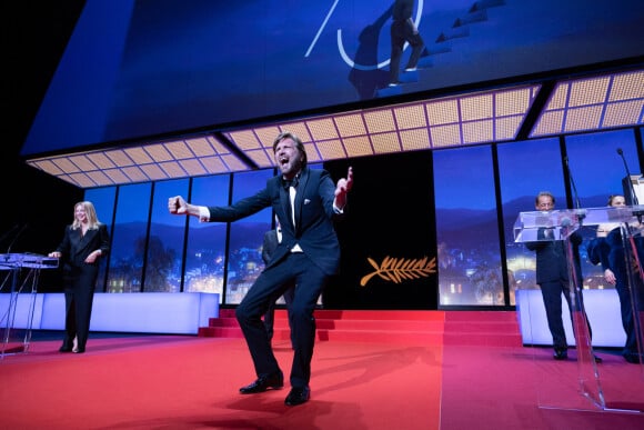 Virginie Efira (Maîtresse de cérémonie "), Ruben Östlund (Palme d'Or pour " Sans Filtre (Triangle of Sadness) " - Cérémonie de clôture du 75ème Festival International du Film de Cannes. Le 28 mai 2022