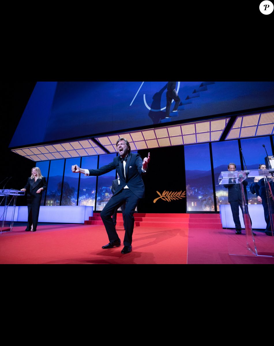 Virginie Efira (Maîtresse de cérémonie "), Ruben Östlund (Palme d'Or pour " Sans Filtre (Triangle of Sadness) " - Cérémonie de clôture du 75ème Festival International du Film de Cannes. Le 28 mai 2022