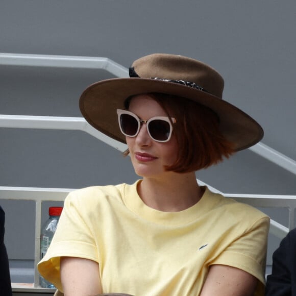 Grégory Nicolaidi, Elodie Frégé en tribunes lors des Internationaux de France de tennis de Roland Garros à Paris, France, le 26 mai 2022. 