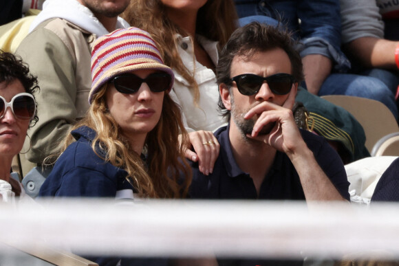 Edouard Lax, Sigrid Bouaziz en tribunes lors des Internationaux de France de tennis de Roland Garros à Paris, France, le 26 mai 2022. 