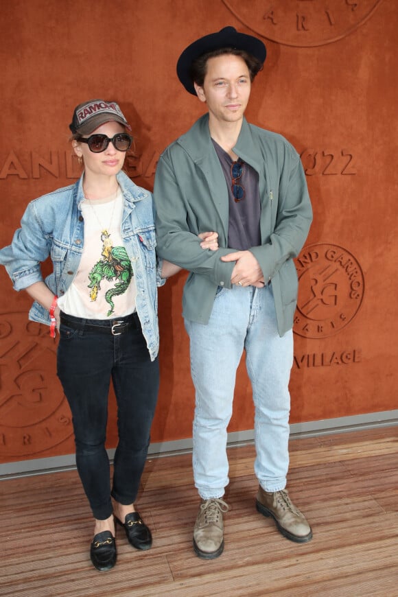 Mélanie Thierry et Raphaël - au village (Jour 5) lors des Internationaux de France de Tennis de Roland Garros 2022. Paris, le 26 mai 2022. © Bertrand Rindoff Petroff / Bestimage 