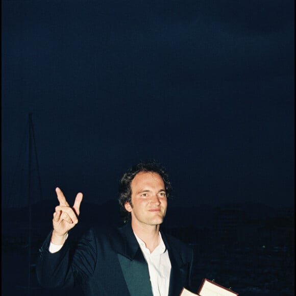 Quentin Tarantino reçoit la Palme d'or à Cannes en 1994 pour Pulp Fiction