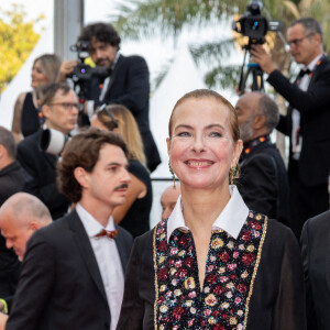 Carole Bouquet et son compagnon Philippe Sereys de Rothschild - Montée des marches pour la cérémonie de clôture du 75ème Festival International du Film de Cannes. Le 28 mai 2022 © Olivier Borde / Bestimage