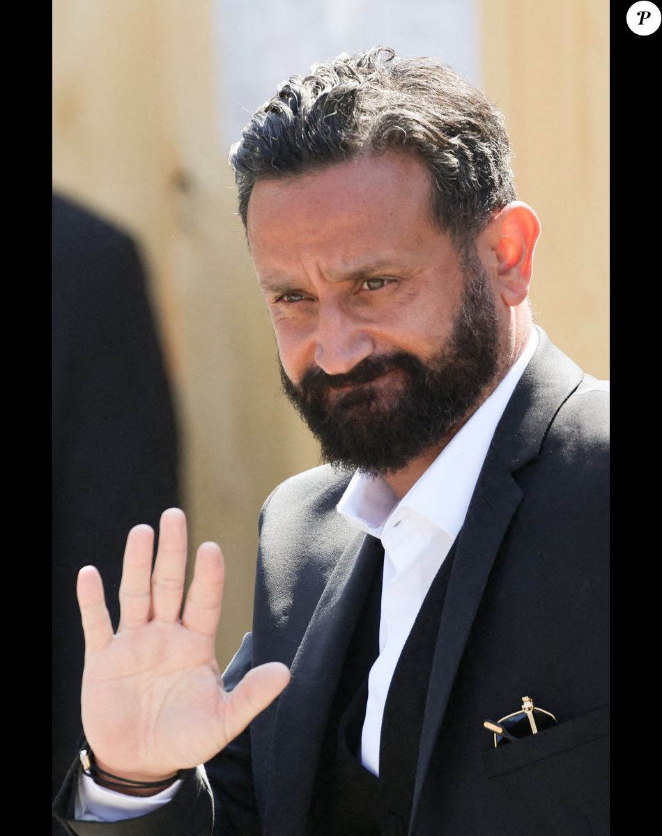 Cyril Hanouna - Sorties des obsèques de la chanteuse Régine au Crematorium du cimetière du Père-Lachaise à Paris. Le 9 mai 2022 © Jacovides-Moreau / Bestimage
