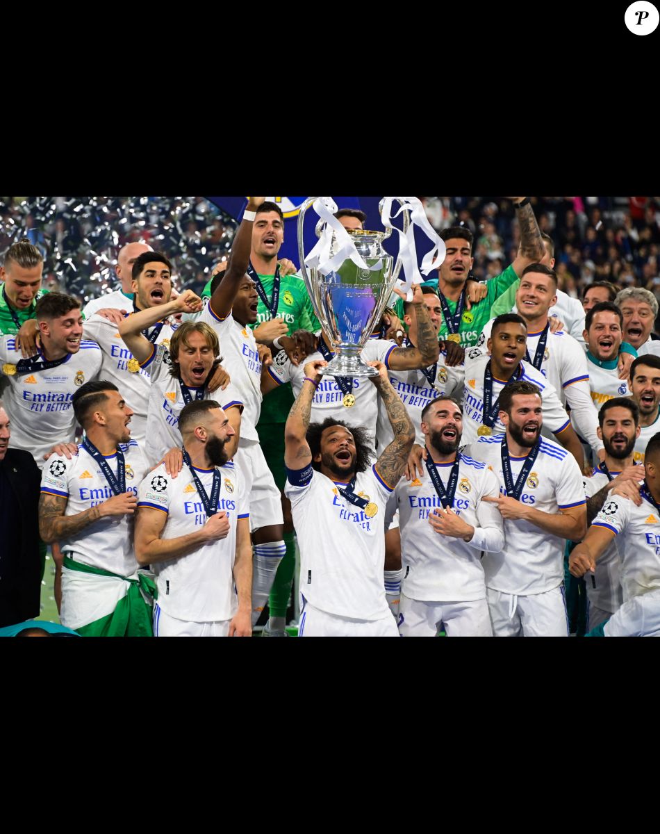 Joie des joueurs de l'équipe du Real Madrid après sa victoire - Marcelo ( 12 - Real Madrid ) - Le Real Madrid remporte la finale de la Ligue des Champions face à Liverpool (1-0) au stade de France, le 28 mai 2022. Merci de flouter le visage des enfants avant parution. © Federico Pestellini / Panoramic / Bestimage