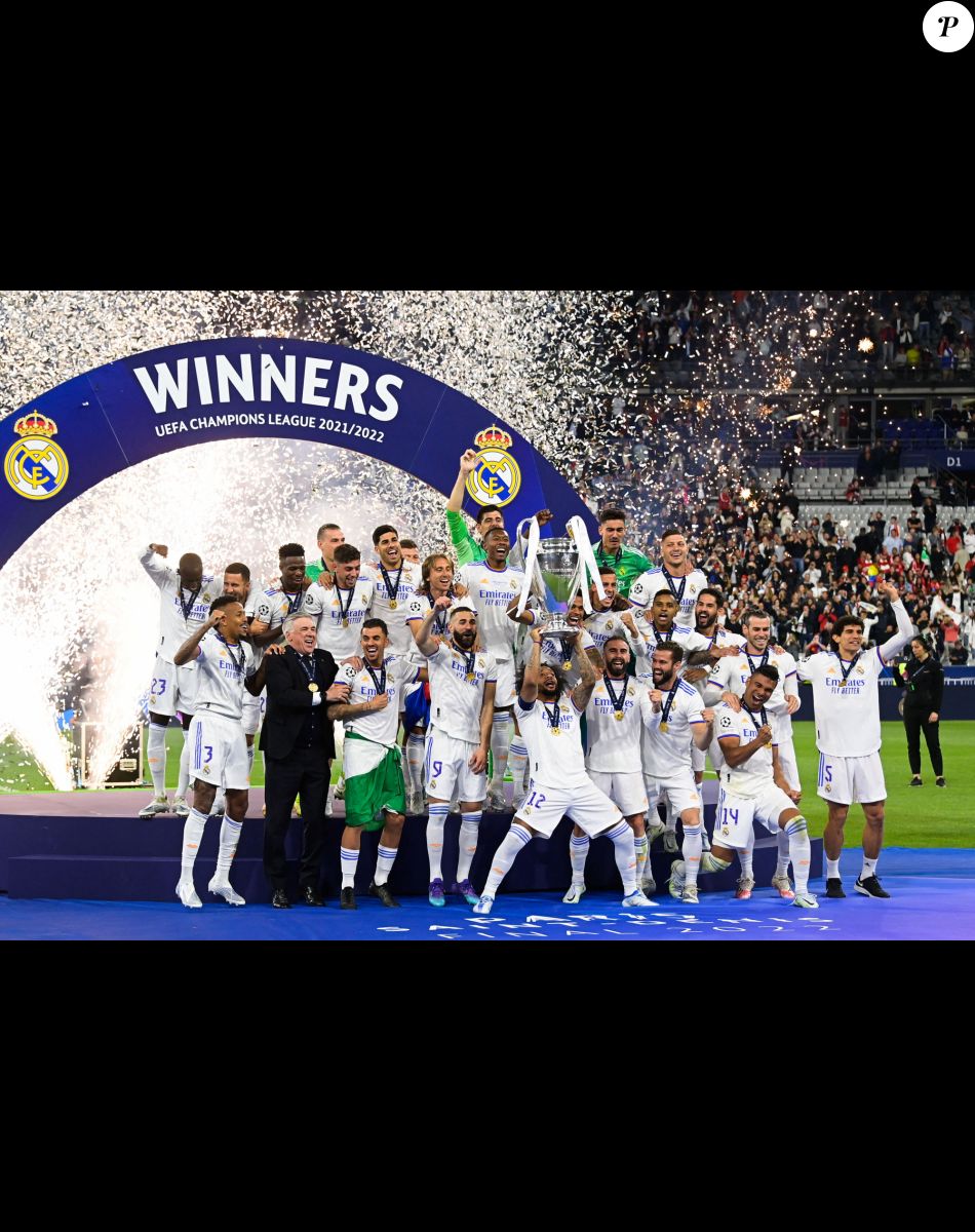 Joie des joueurs de l'équipe du Real Madrid après sa victoire - Le Real Madrid remporte la finale de la Ligue des Champions face à Liverpool (1-0) au stade de France, le 28 mai 2022. Merci de flouter le visage des enfants avant parution. © Federico Pestellini / Panoramic / Bestimage