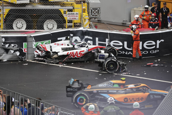 Illustrations de la voiture de Mick Schumacher après son accident sur le circuit de Formule 1 (F1) de Monaco, le 29 mai 2022.