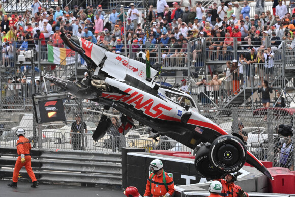 Illustrations de la voiture de Mick Schumacher après son accident sur le circuit de Formule 1 (F1) de Monaco, le 29 mai 2022.