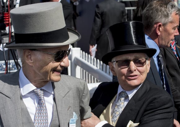 Willie Carson et Lester Piggott - La reine Elisabeth II d'Angleterre lors de la course hippique du derby D'Epsom le 3 juin 2017.