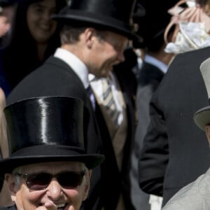 Willie Carson et Lester Piggott - La reine Elisabeth II d'Angleterre lors de la course hippique du derby D'Epsom le 3 juin 2017.