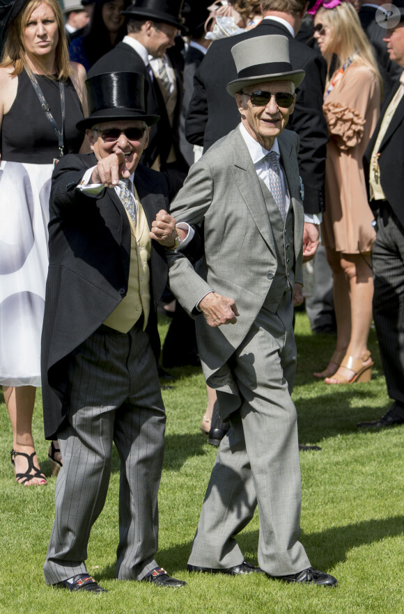Willie Carson et Lester Piggott - La reine Elisabeth II d'Angleterre lors de la course hippique du derby D'Epsom le 3 juin 2017.
