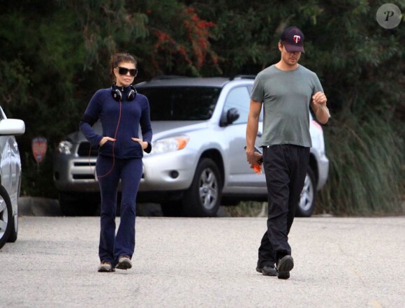 Fergie et Josh Duhamel font un jogging en amoureux près de  leur maison de Brentwood à Los Angeles le 1er février 2010