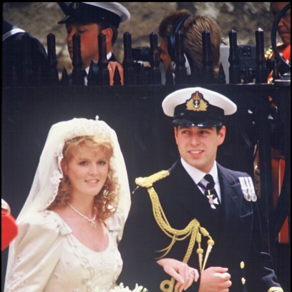 Sarah Ferguson et le prince Andrew, duc d'York, lors de leur mariage le 23 juillet 1986 à Londres.