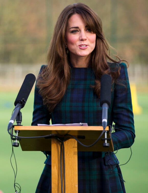 La Duchesse de Cambridge Catherine Kate Middleton en visite dans son ancienne ecole a St-Andrews le 30 novembre 2012