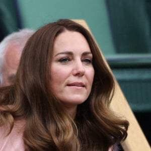 Catherine (Kate) Middleton, duchesse de Cambridge, dans les tribunes pour la finale Messieurs du tournoi de tennis de Wimbledon au All England Lawn Tennis and Croquet Club à Londres, Royaume Uni, le 11 juillet 2021.