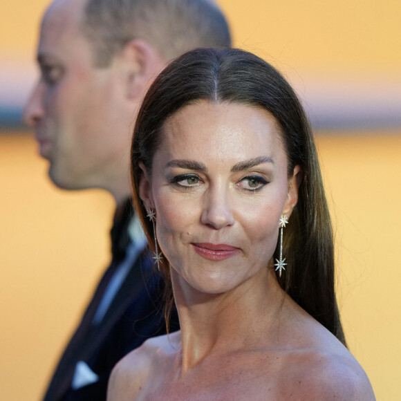 Le prince William, duc de Cambridge, et Catherine (Kate) Middleton, duchesse de Cambridge, à la première du film "Top Gun: Maverick" au cinéma Odeon, Leicester Square à Londres.