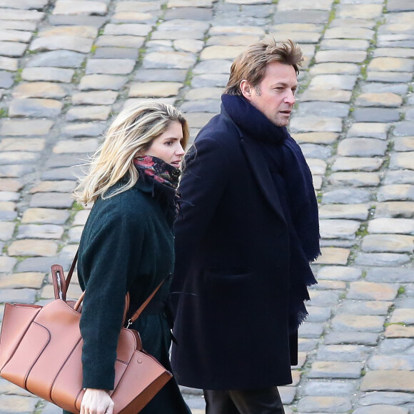 Laurent Delahousse et sa compagne Alice Taglioni lors de la cérémonie d'hommage national à Jean d'Ormesson à l'hôtel des Invalides à Paris le 8 décembre 2017