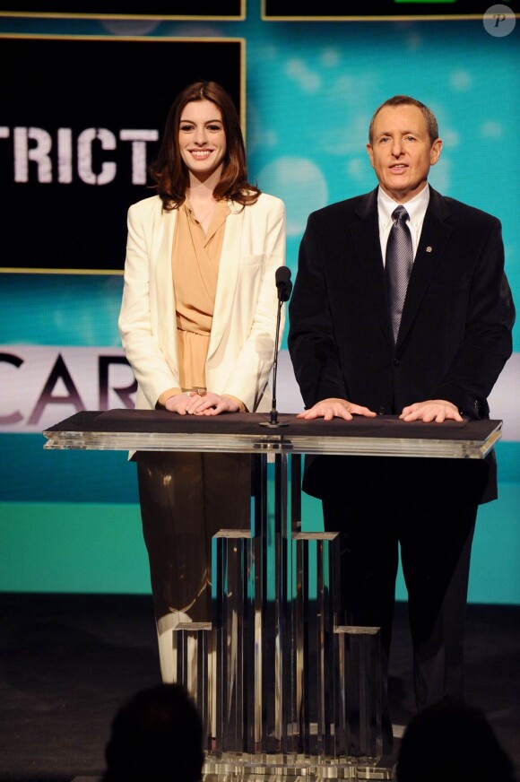 Anne Hathaway dévoiles les nominations des Oscars, à Los Angeles, le 2 février 2010.